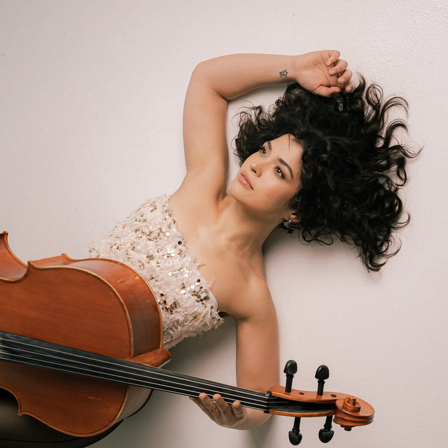 Ana Carla Maza image