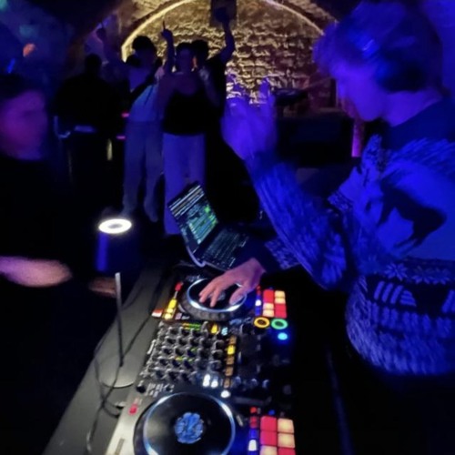 DJ J image