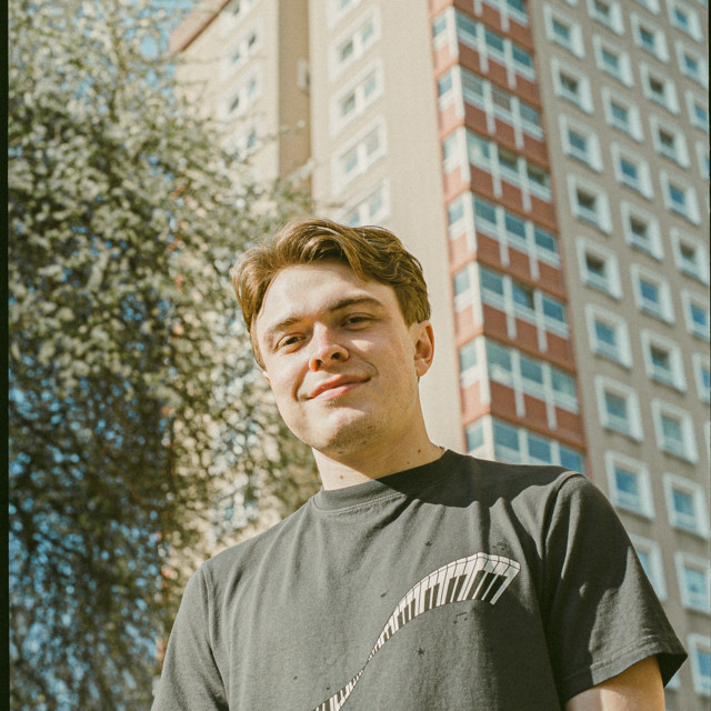 Elliot Schooling image