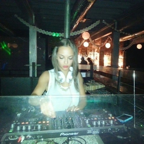 Valerie Santos image