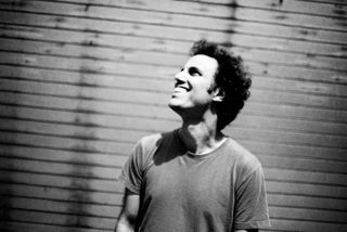 Featured image for: Four Tet annuncia nuova musica in arrivo