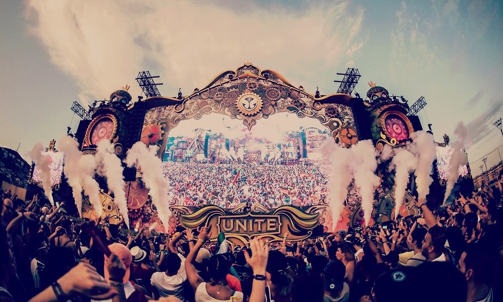 UNITE with Tomorrowland will connect Barcelona via satellite with the DJ sets by Afrojack, Armin van Buuren and Dimitri Vegas & Like Mike