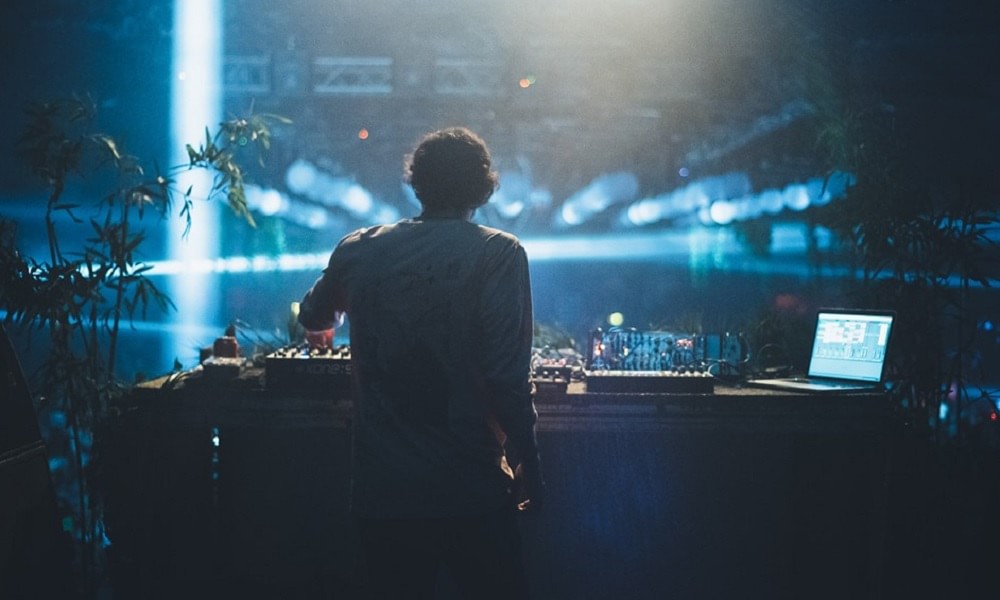 Razzmatazz se entrega en cuerpo y alma ante el segundo álbum de estudio de Nicola Cruz