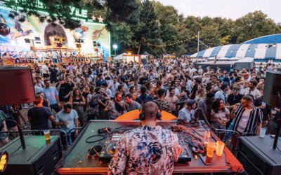 Mad Circus en français, voilà ce que ça donne : La folle fête électro de Madame Loyal débarque en force en France pour enflammer la scène lors de ses prochains événements !