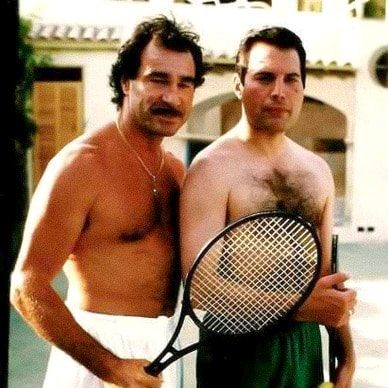 Tony Pike, founder of Pikes Ibiza and singer Freddie Mercury on the tennis court of the hotel in Ibiza