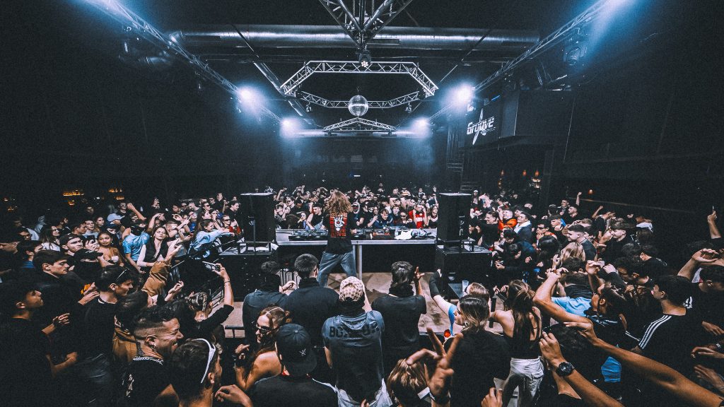 Large crowd with DJ in the middle at Blackworks club in Madrid
