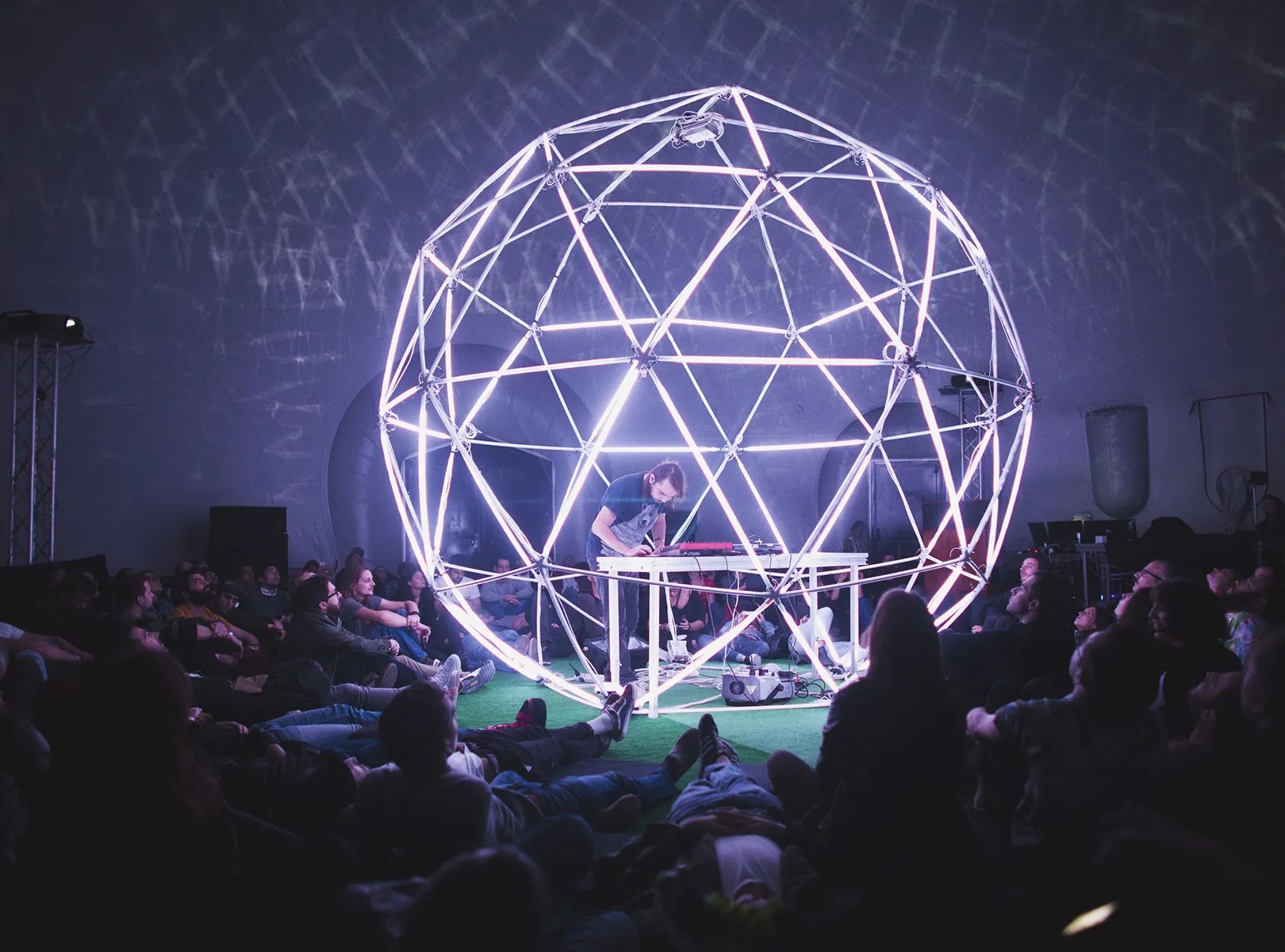 MIRA will illuminate Barcelona with audiovisual shows, concerts, and more in its 2023 edition