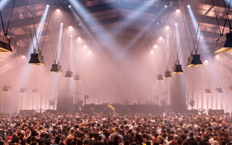 dancefloor with people and lightning on dekmantel 2024 amsterdam festival electronic music