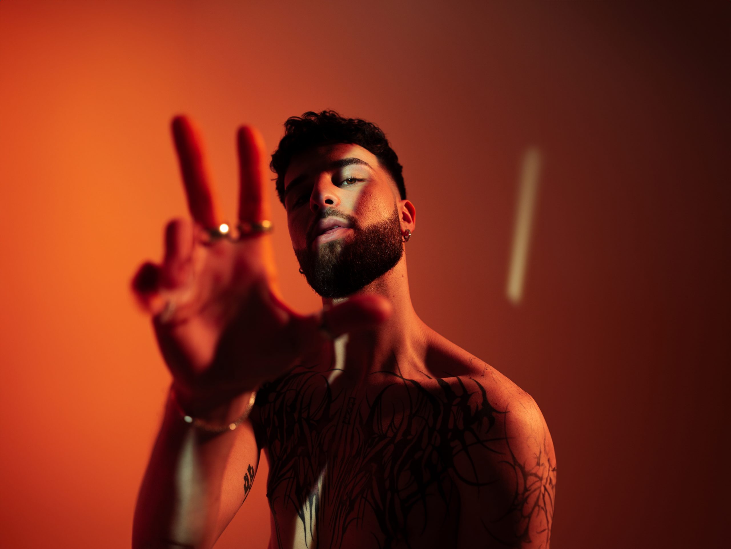 Interview with OGUZ: “Highlighting my diversity has always been a priority”