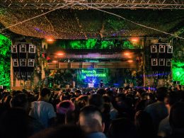 Crowd enjoying an open-air DJ set at Brunch Electronik Lisboa 2025 in Tapada da Ajuda