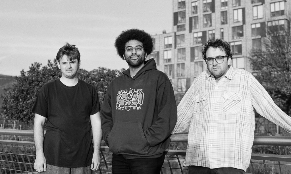 Foto en blanco y negro del trio Purelink