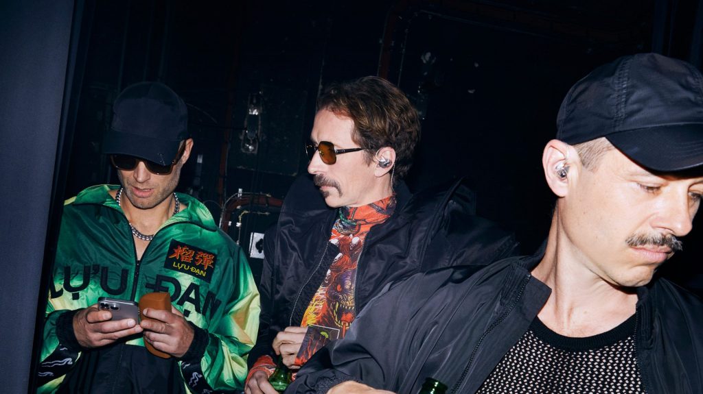 whomadewho