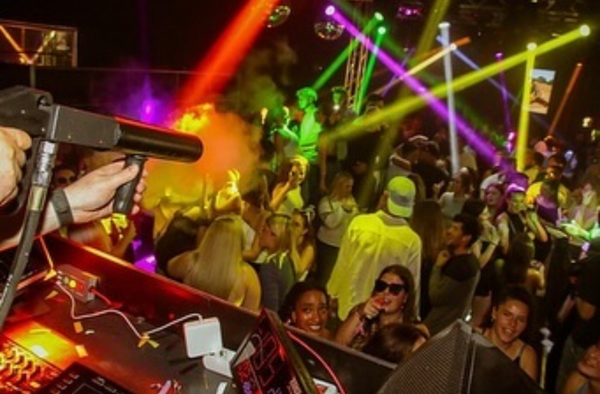 Crazy Night Club image