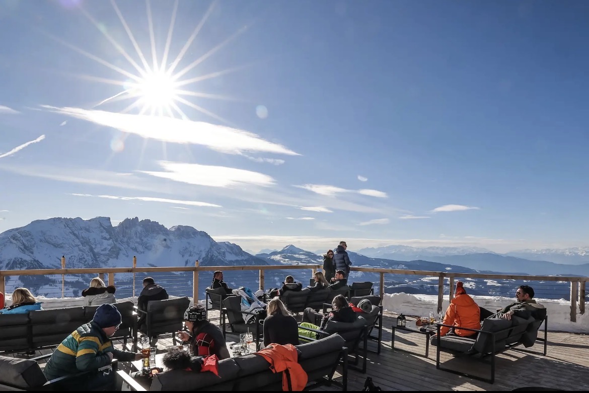 Laurins Lounge Carezza image