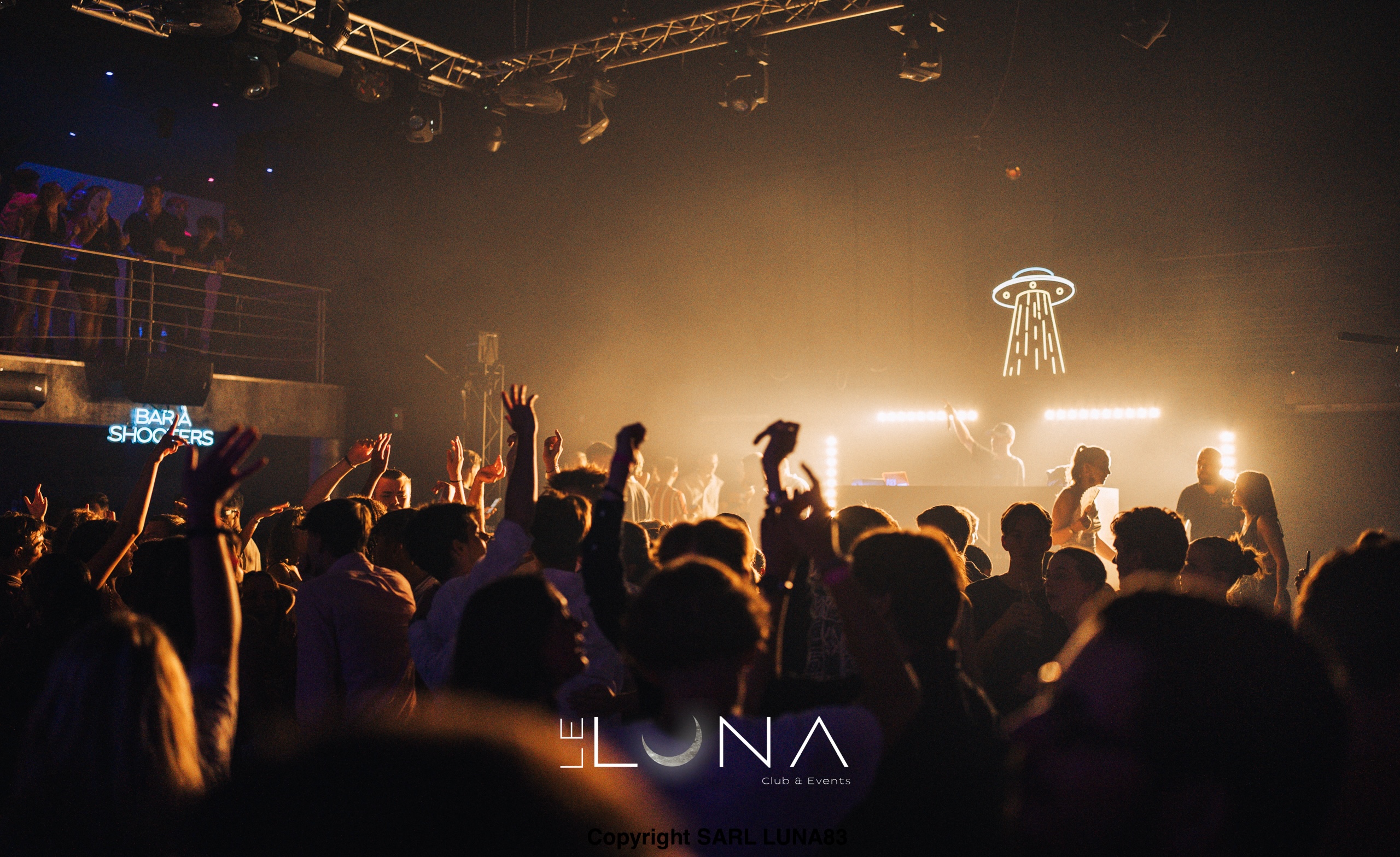 Luna Club image
