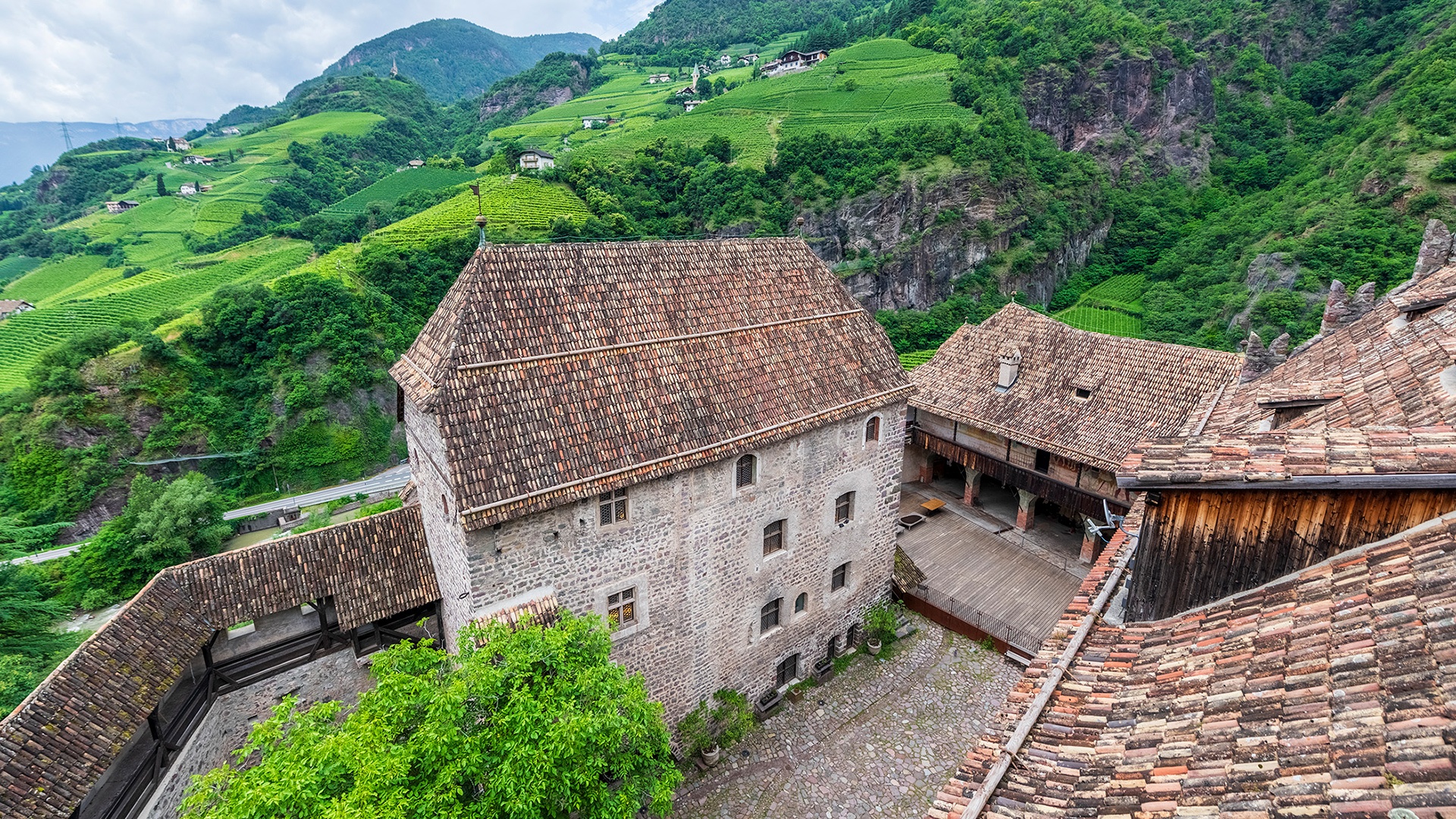 OVERHEAD I Schloss Runkelstein image