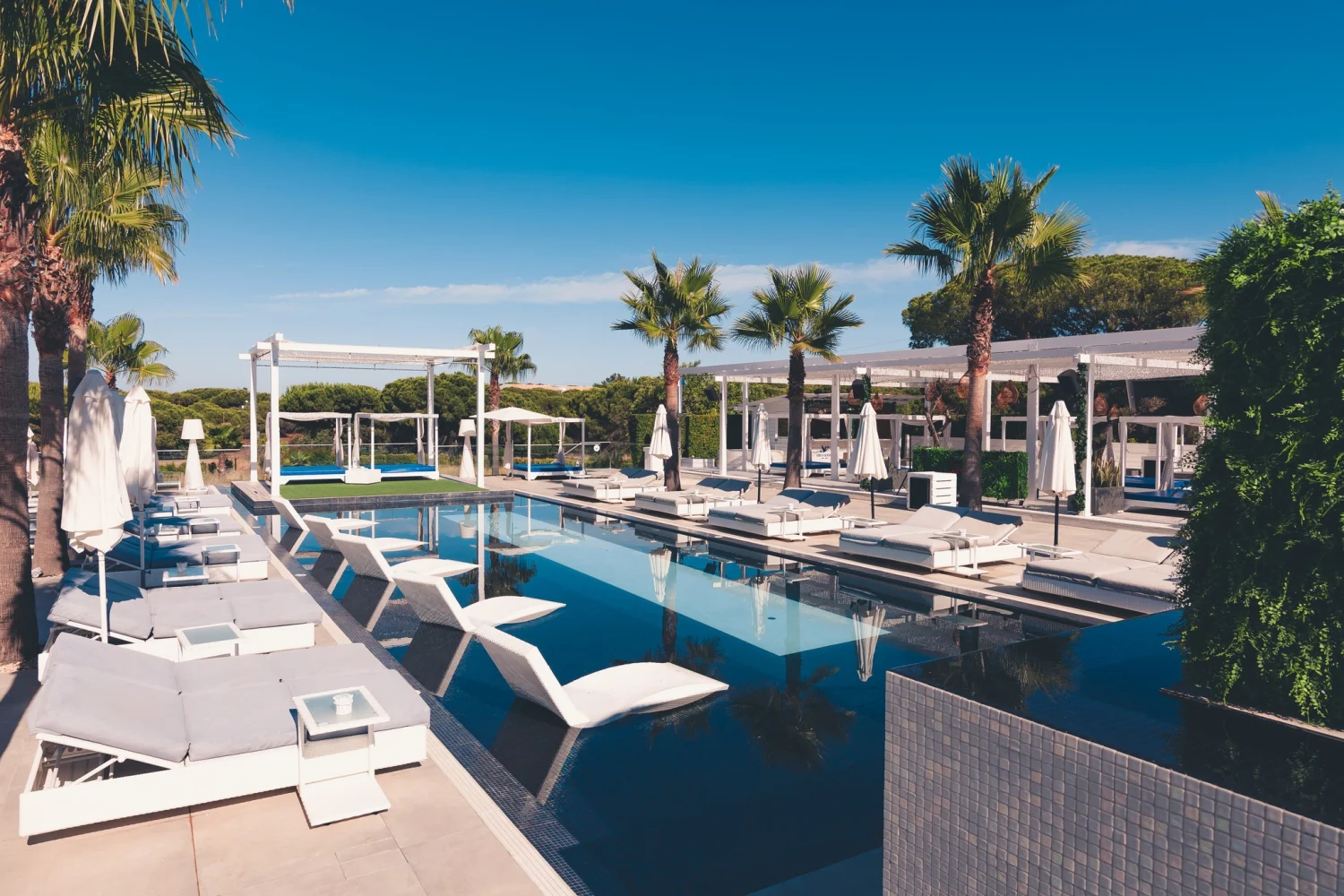 Sole Pool Club image