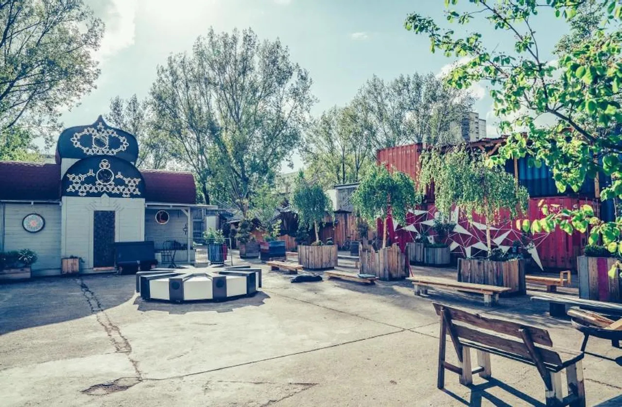 Anomalie Art Club gallery image