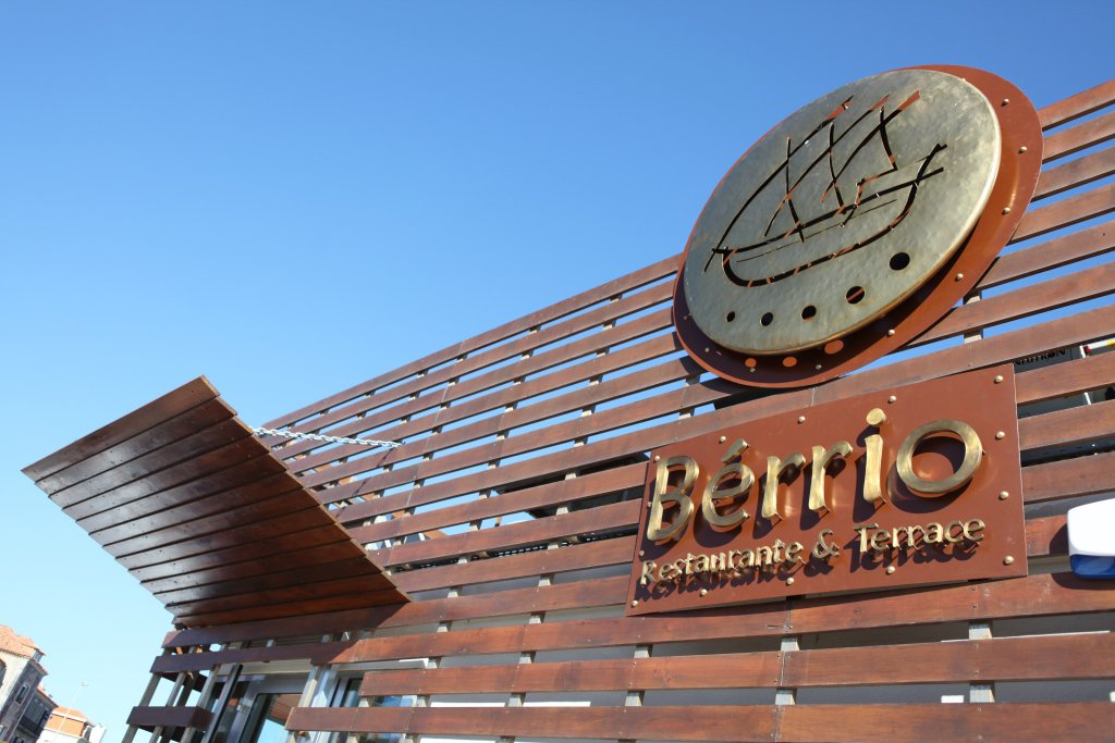 Bérrio Praia da Parede gallery image