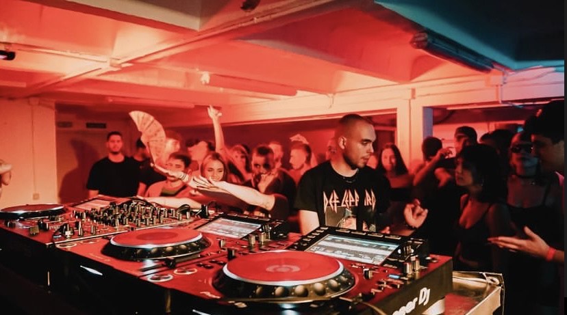 Coctelería Cerveceria Triángulo gallery image