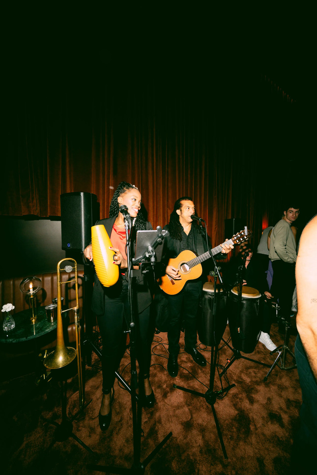 El Internacional gallery image