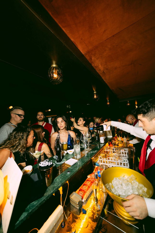 El Internacional gallery image