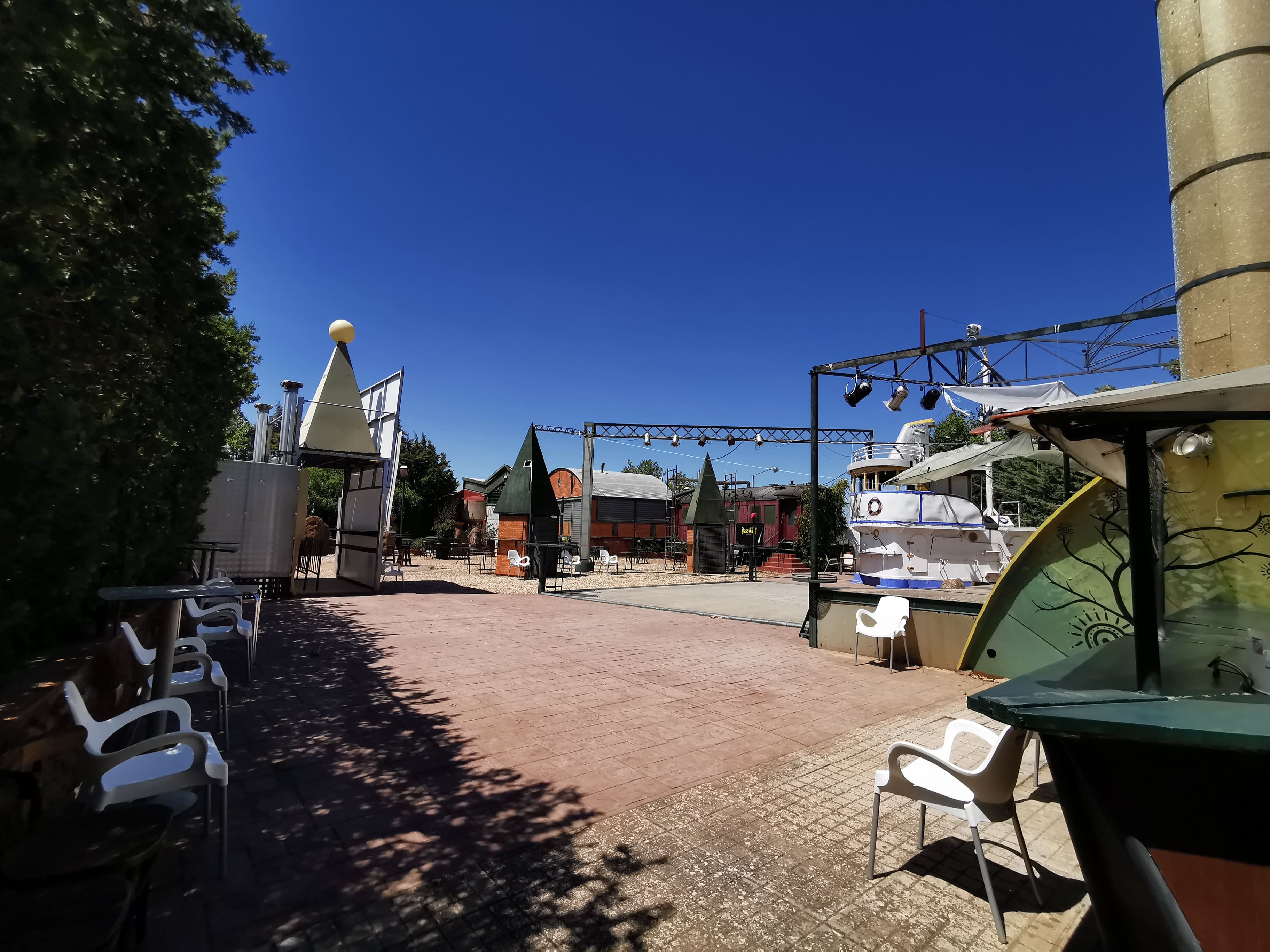 La Isla Summer Club by El Vagon gallery image