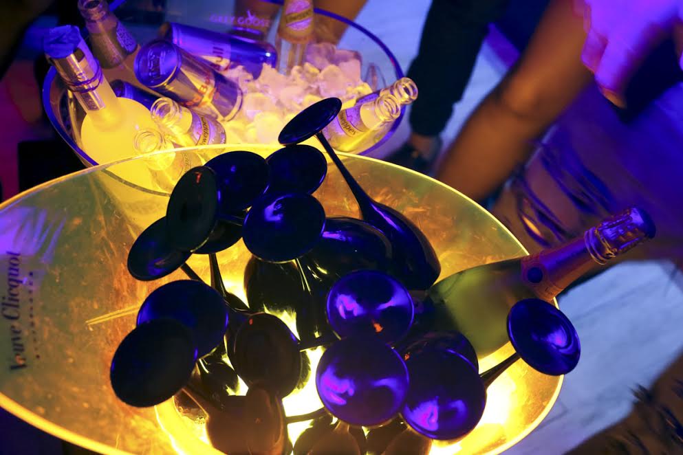 Mall Contemporary Club gallery image