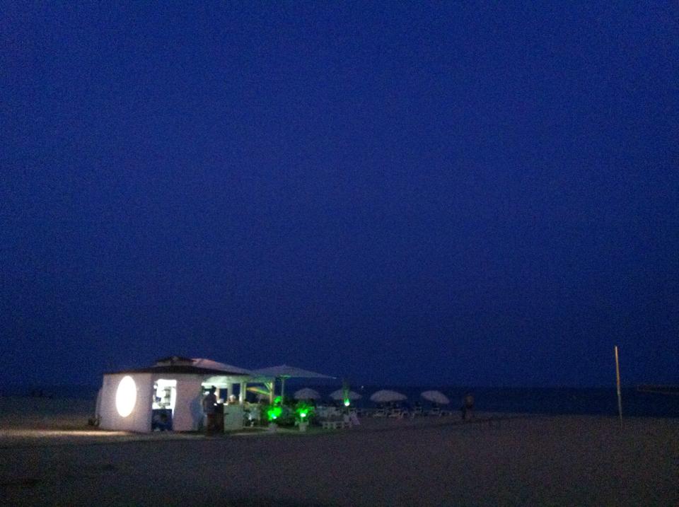 Mil Olas Lounge Beach gallery image