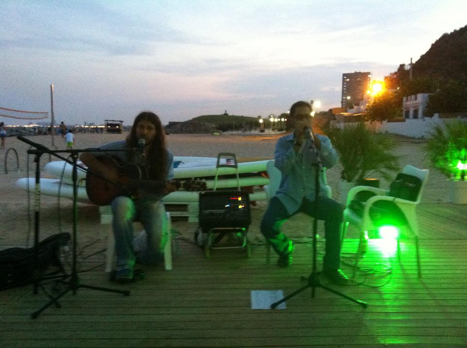 Mil Olas Lounge Beach gallery image