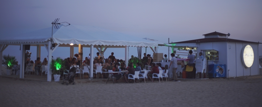 Mil Olas Lounge Beach gallery image