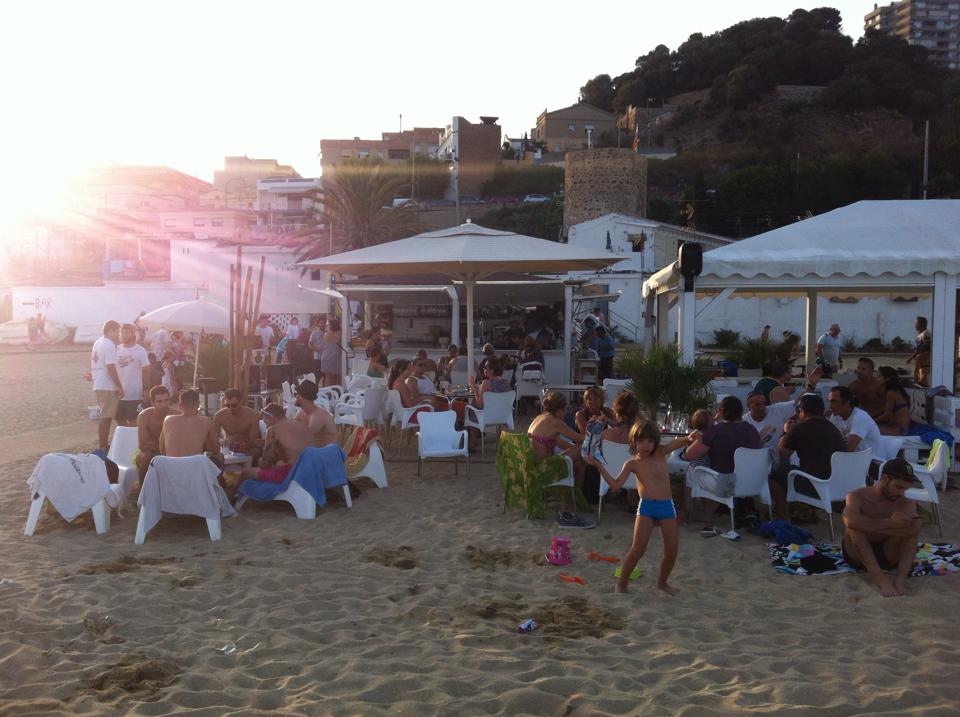 Mil Olas Lounge Beach gallery image