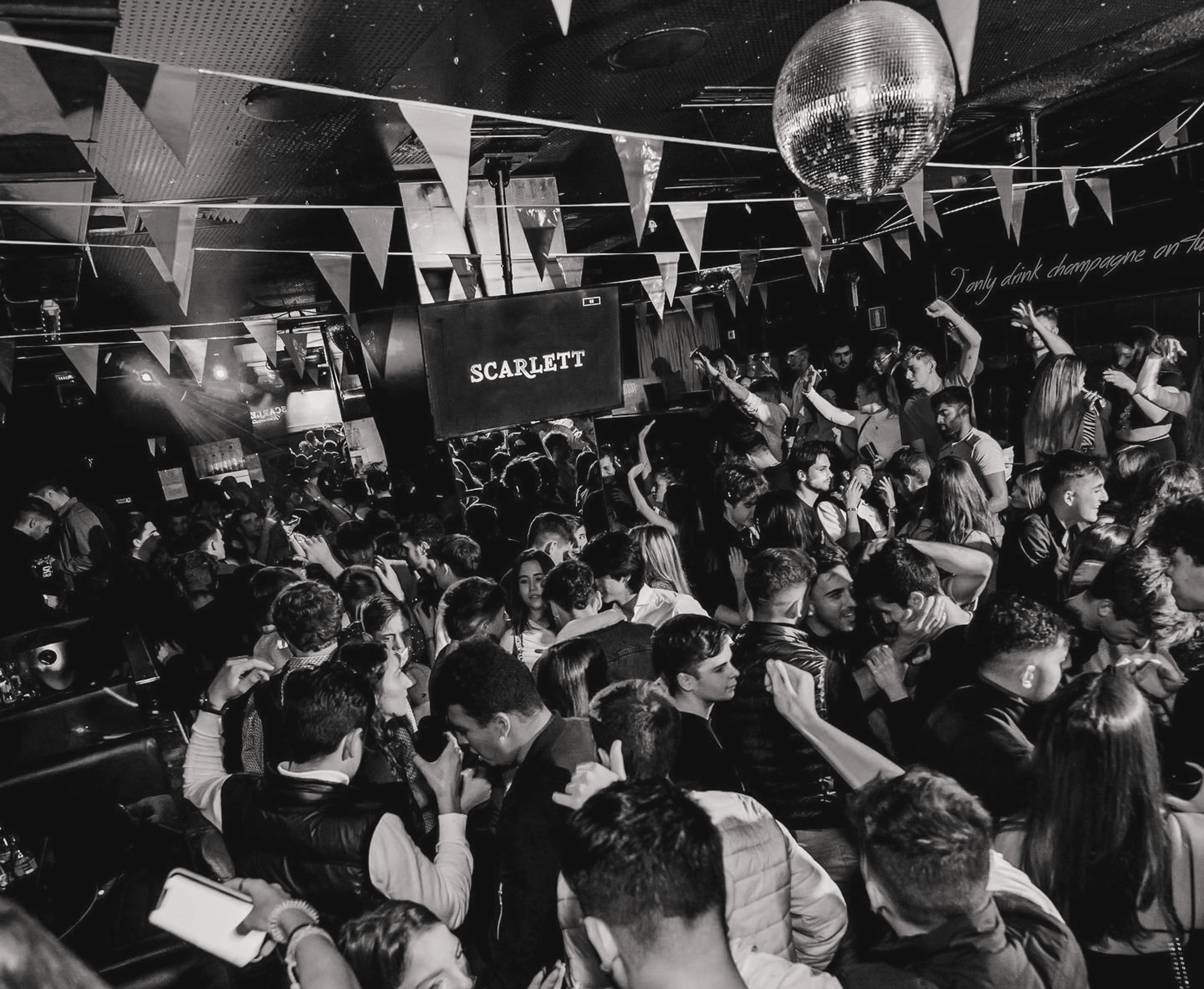 Scarlett Girona gallery image