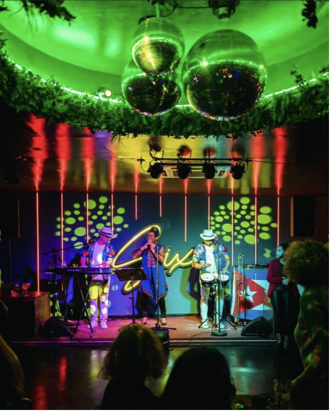 Six Bar gallery image