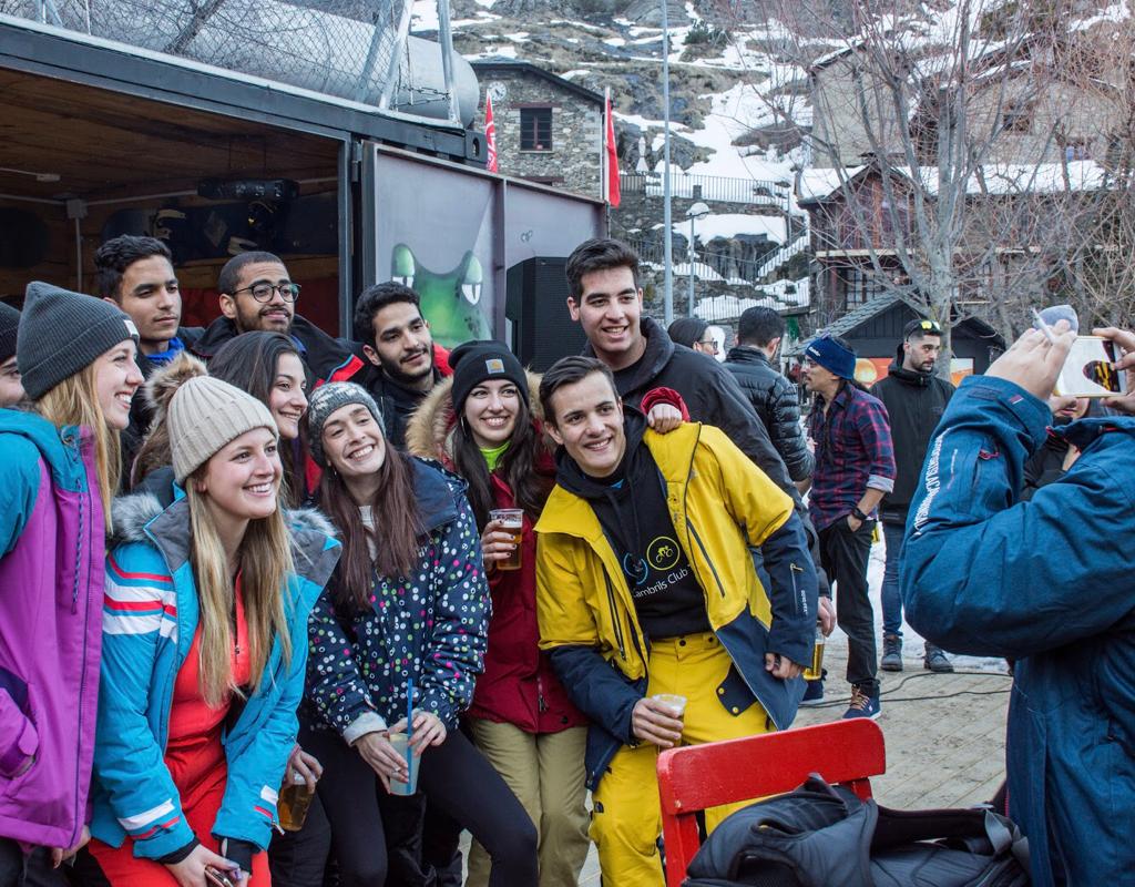 Surf Arinsal - Restaurant & Discotheque