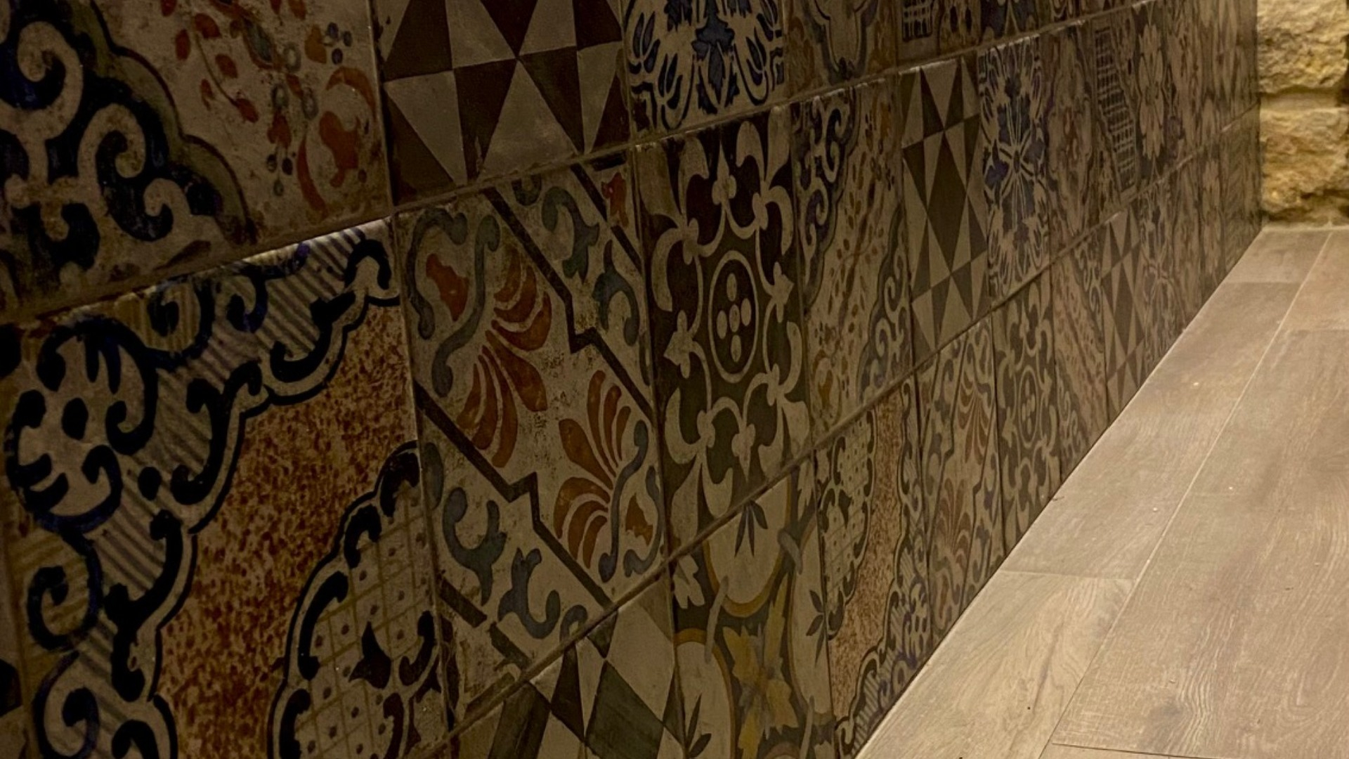 WINEART Lounge gallery image