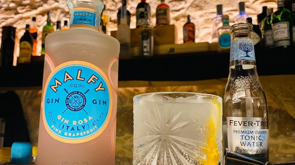 WINEART Lounge gallery image