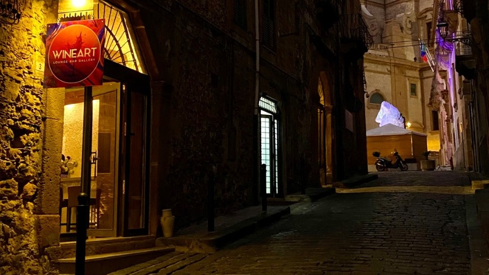 WINEART Lounge gallery image