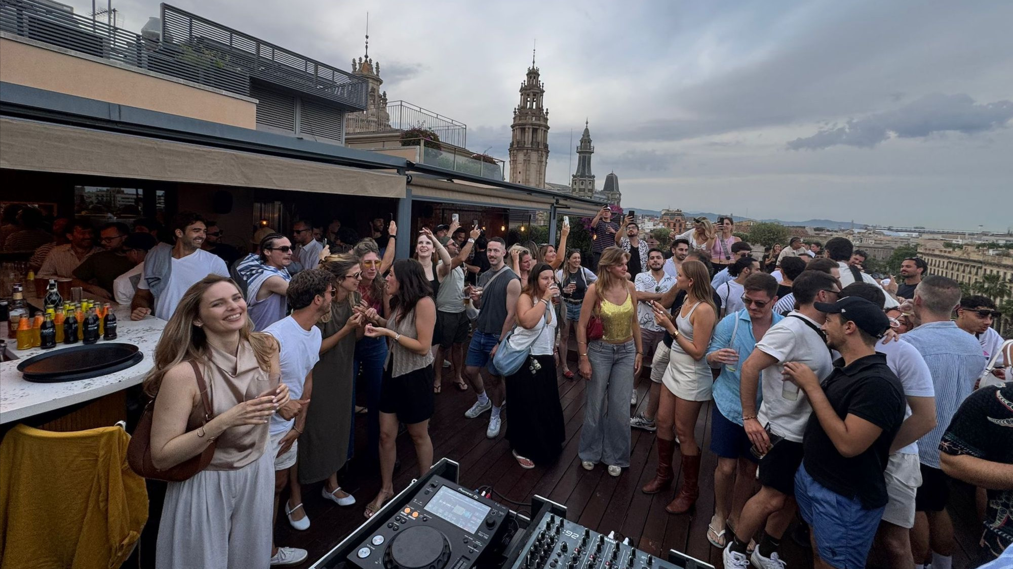 Atik Electronik: Halloween Rooftop Party W/ TORO [live], SONIA HEIS image