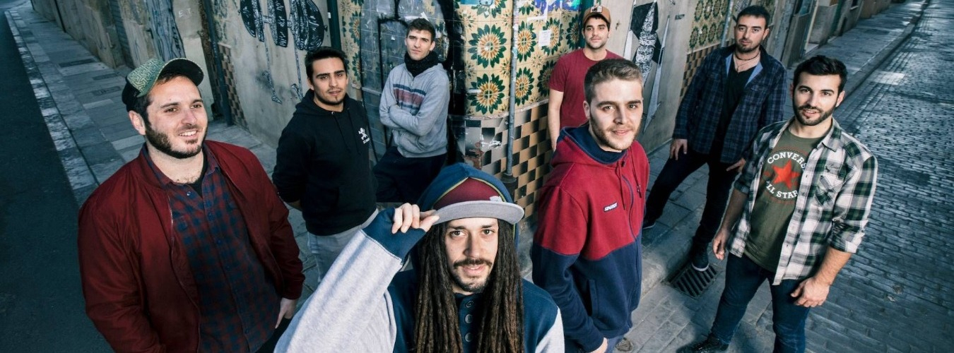 Auxili - Elane & Santa Salut image