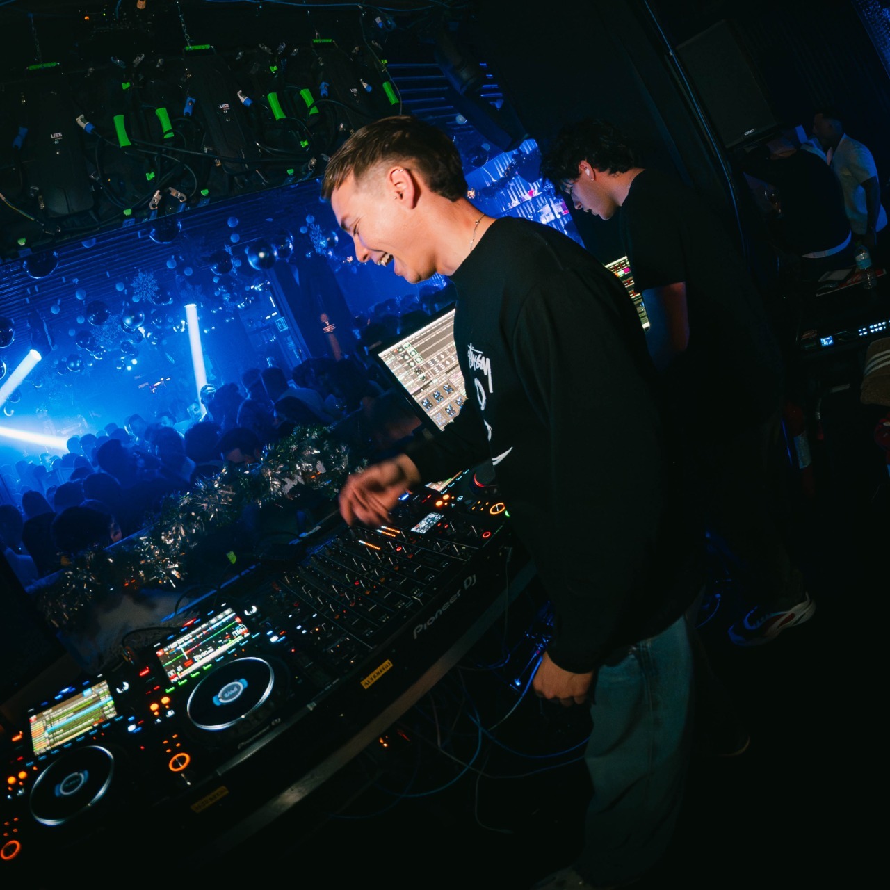 BOTELLA CAMAREROS 19 ABRIL DOMINGO