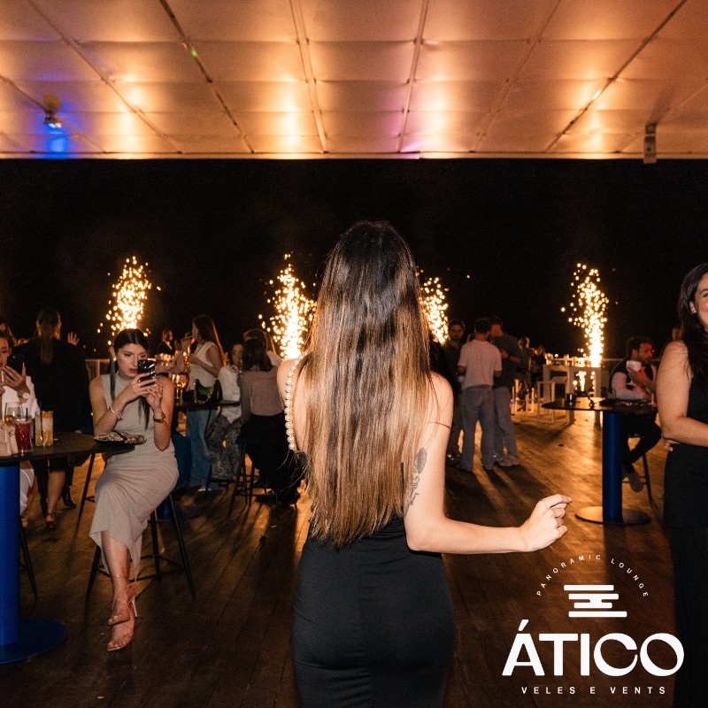 CENA CÓCTEL ÁTICO ( PLANTA 3) + ENTRADAS NYE VELES E VENTS & NYE ELECTRONIC image