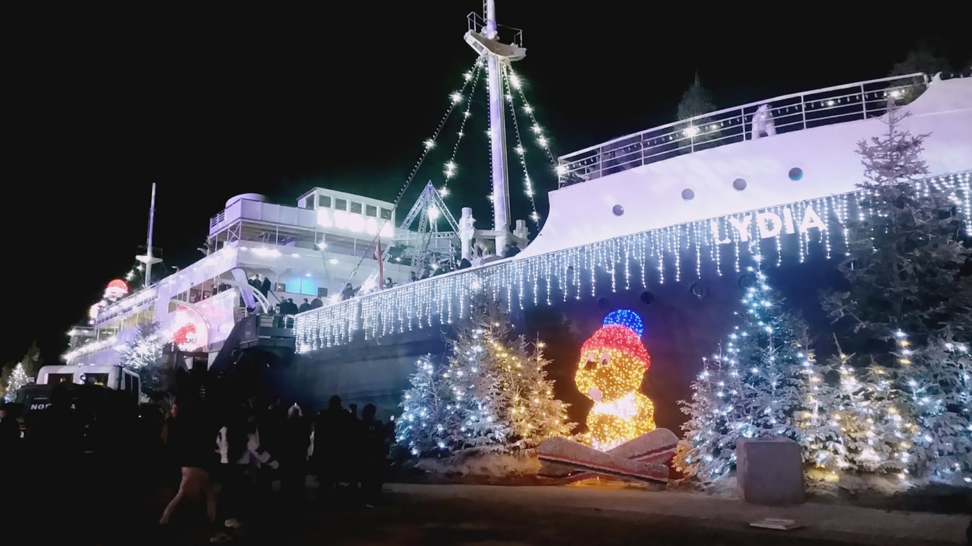 CHRISTMAS BOAT PARTY