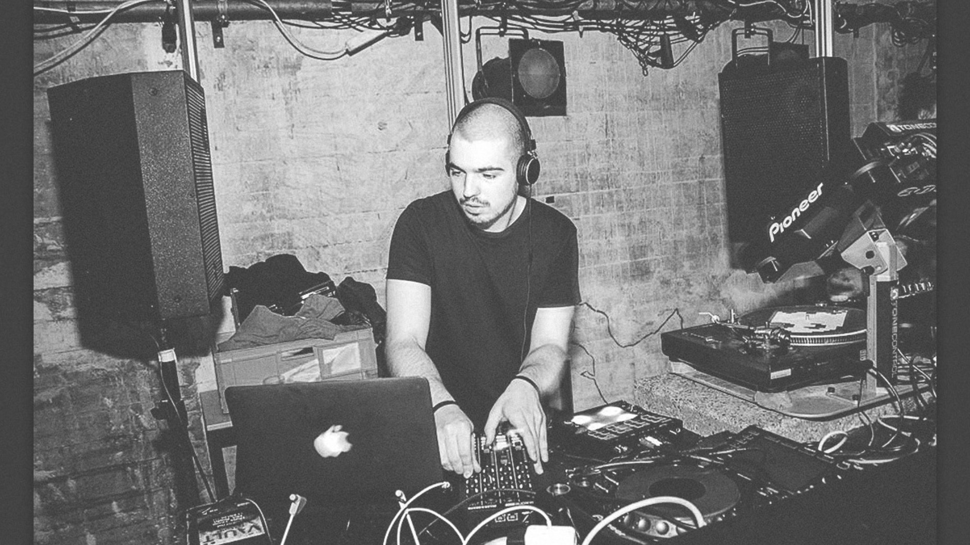 Club Cabaret X Caisson Gauche : Yan Cook image