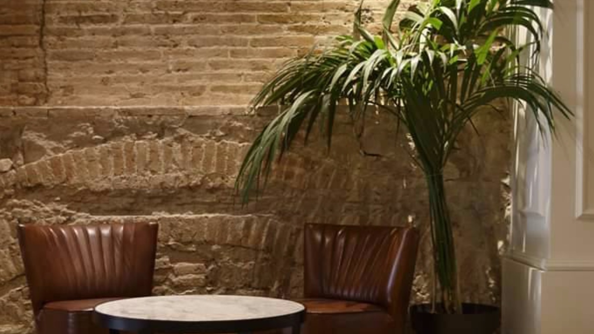 EL HOTEL DE LA SALSA - DJ PAPI  - ICON BCN BY PETIT PALACE image