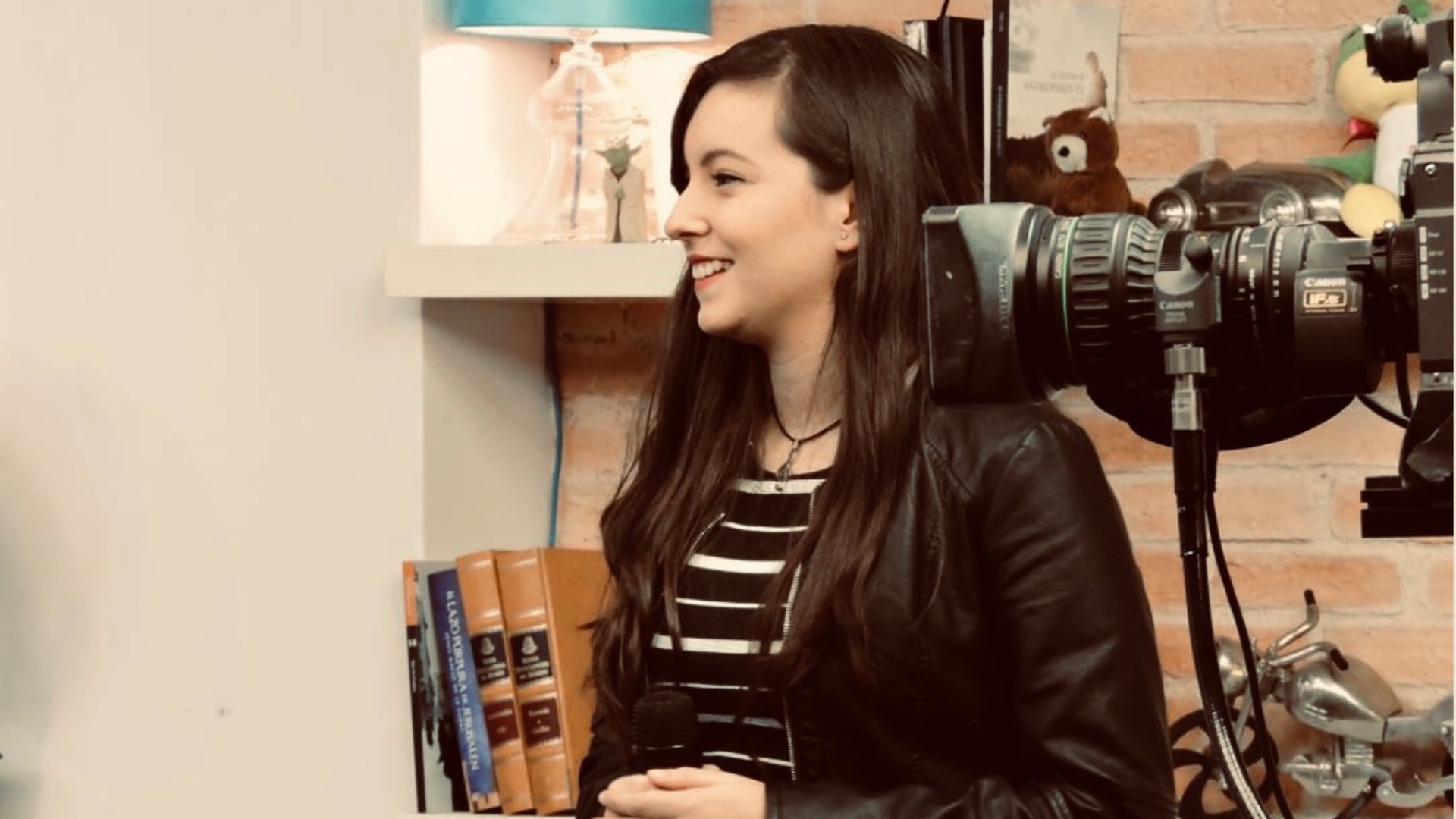 Escucha privada Valeria Star image