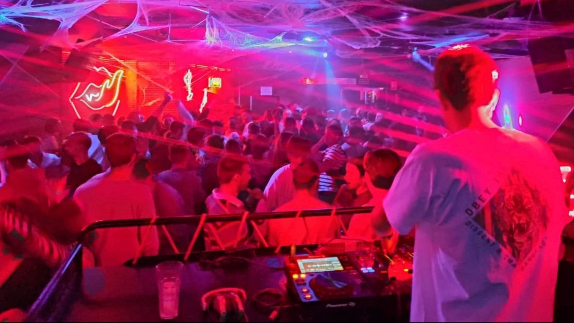 Arde Valencia! Pedro Ladroga + skyhook showcase