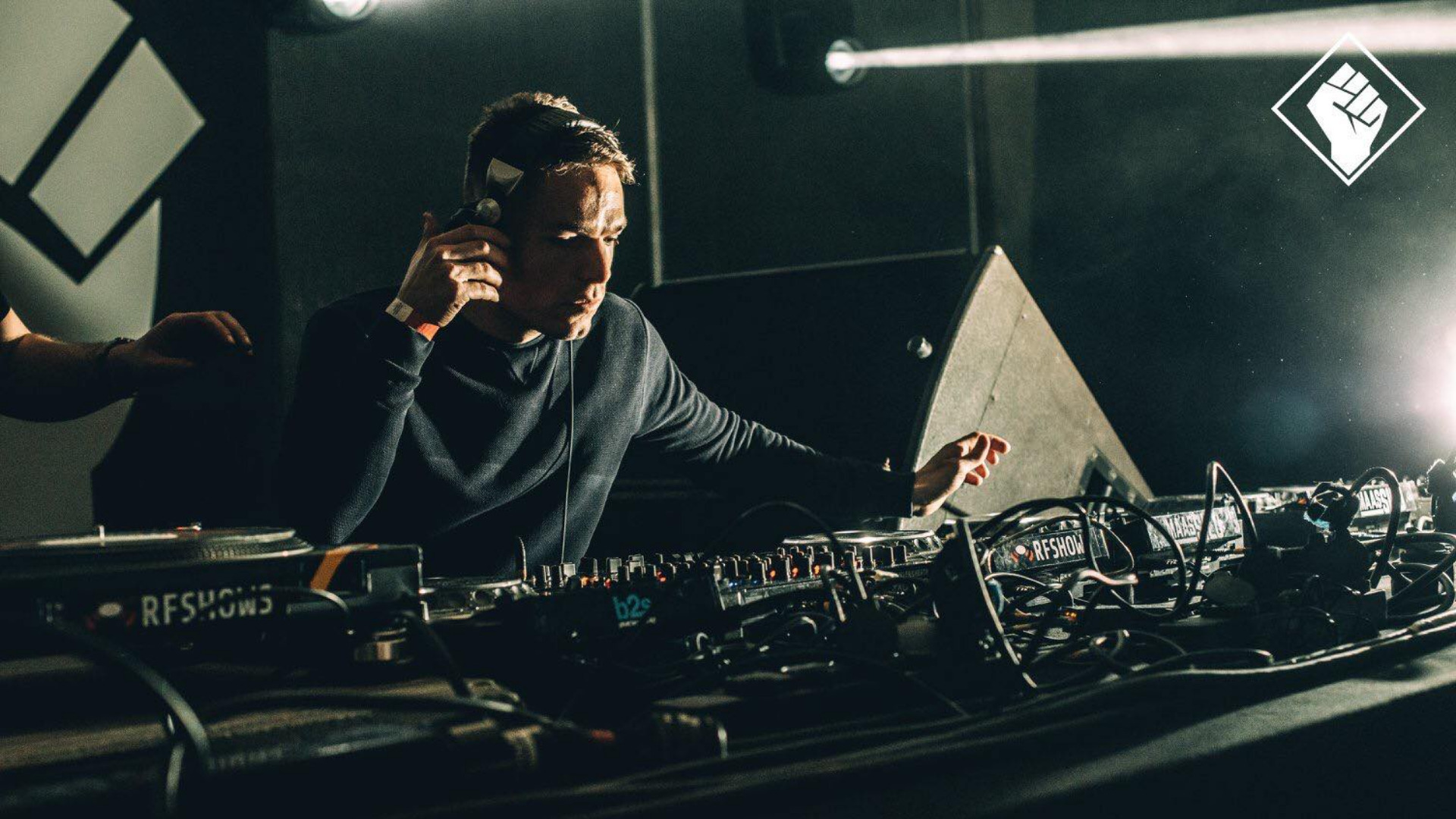 GENAU: Remco Beekwilder (Emerald - Monnom Black), Küetzal, Black Crow at Azimut