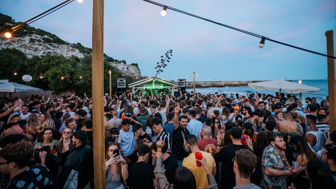 Cartell de l'esdeveniment HOPE pres: Beach Party with Hot Since 82