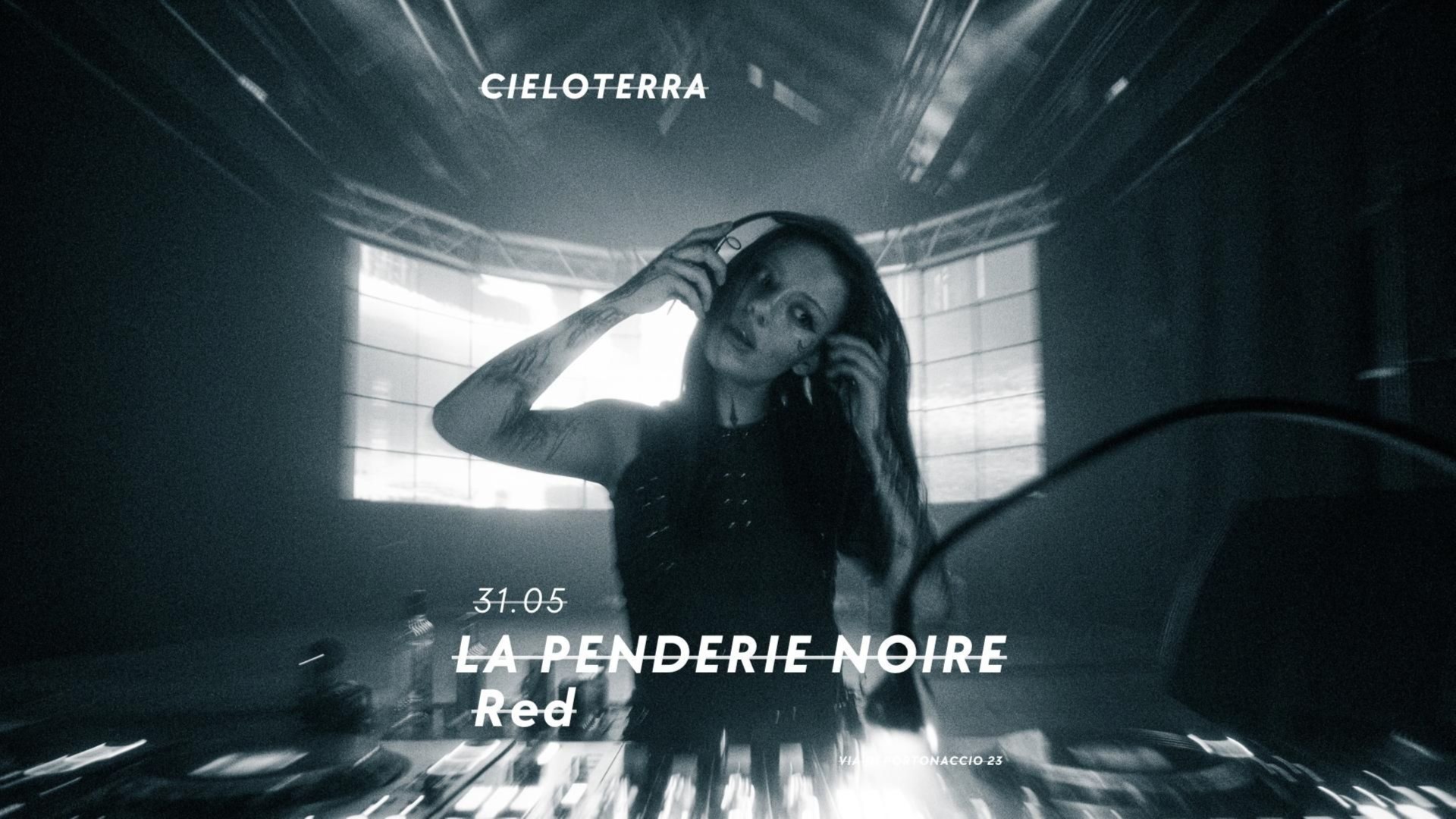 LA PENDERIE NOIR - RED